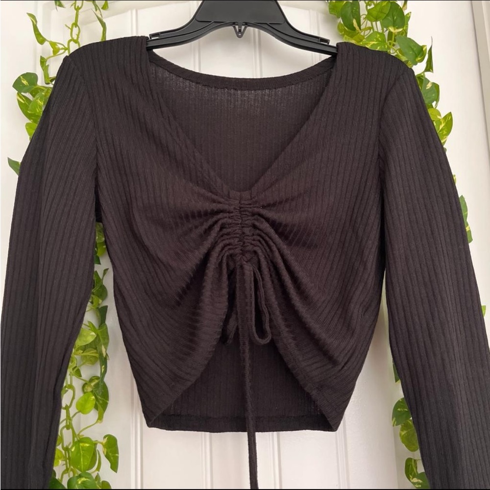Black Long sleeve Drawstring Crop Top